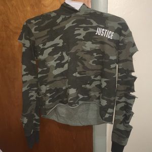 Girls justice shirt size 10. Rips down the arms.